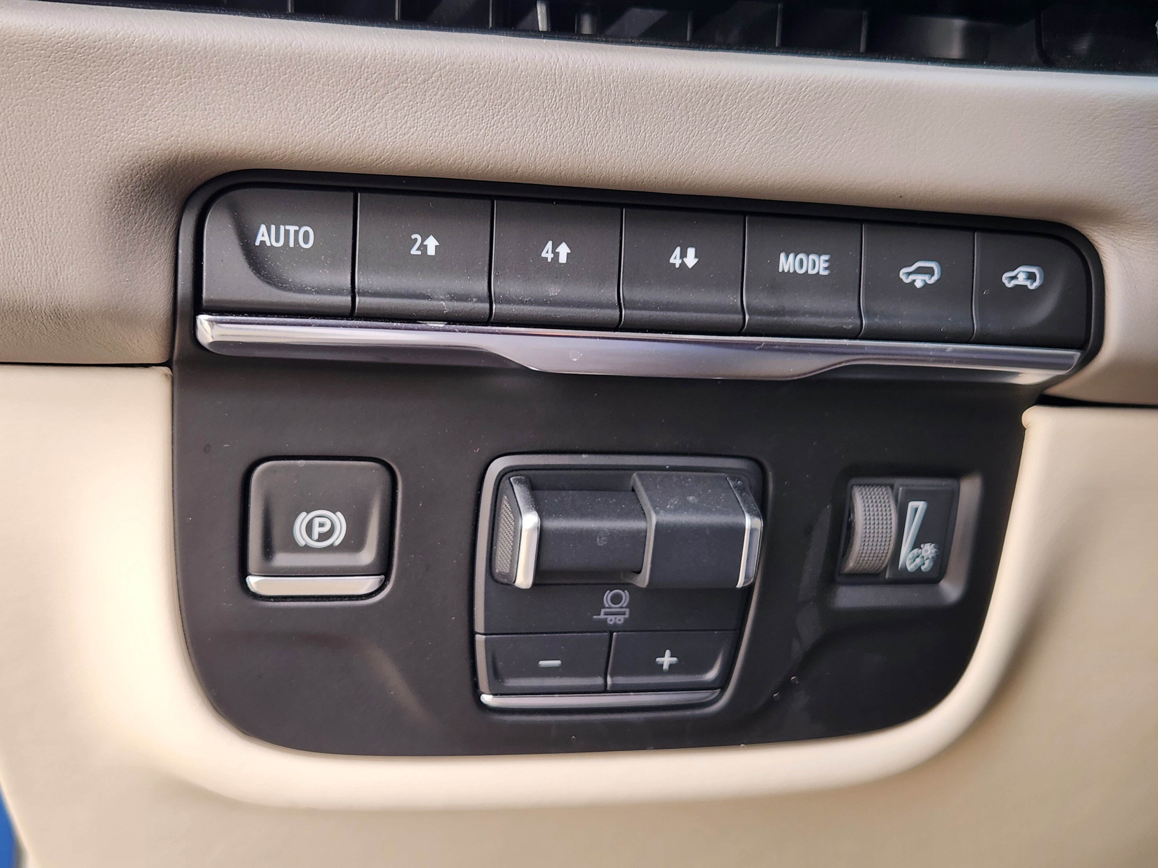 Used 2025 Cadillac Escalade ESV Sport Platinum image 24