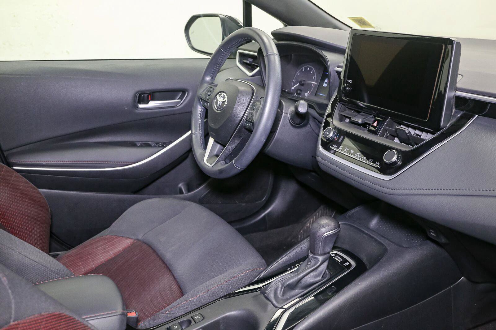 Used 2023 Toyota Corolla SE w/ SE Premium Package FWD image 17