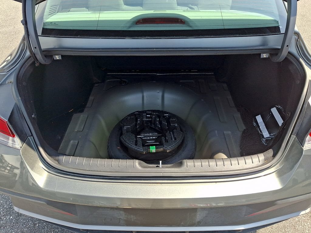 Used 2025 Hyundai Elantra SE FWD image 29