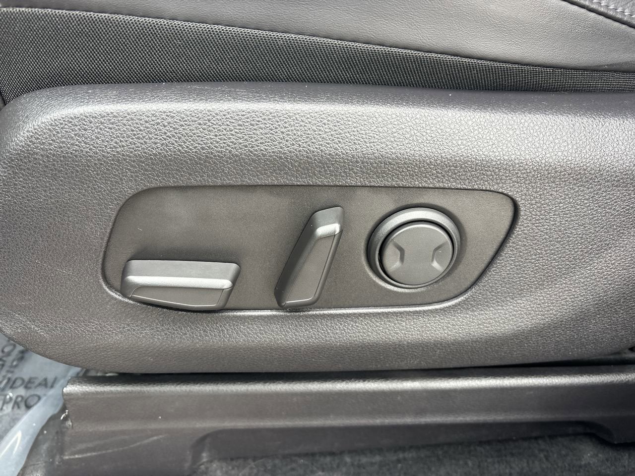 Used 2024 Kia Carnival LX image 20