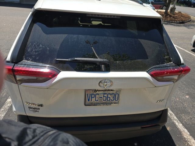 Used 2021 Toyota RAV4 XLE w/ Convenience Package image 7