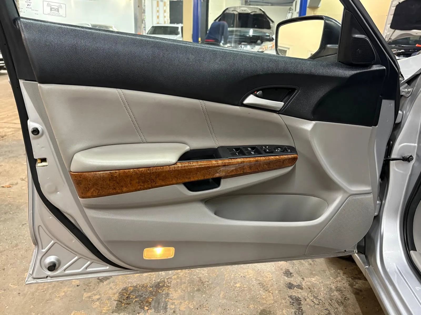 Used 2012 Honda Accord EX-L image 23