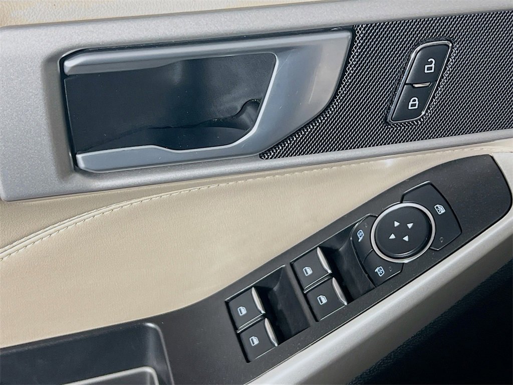 Used 2024 Ford Explorer XLT w/ Equipment Group 202A image 17