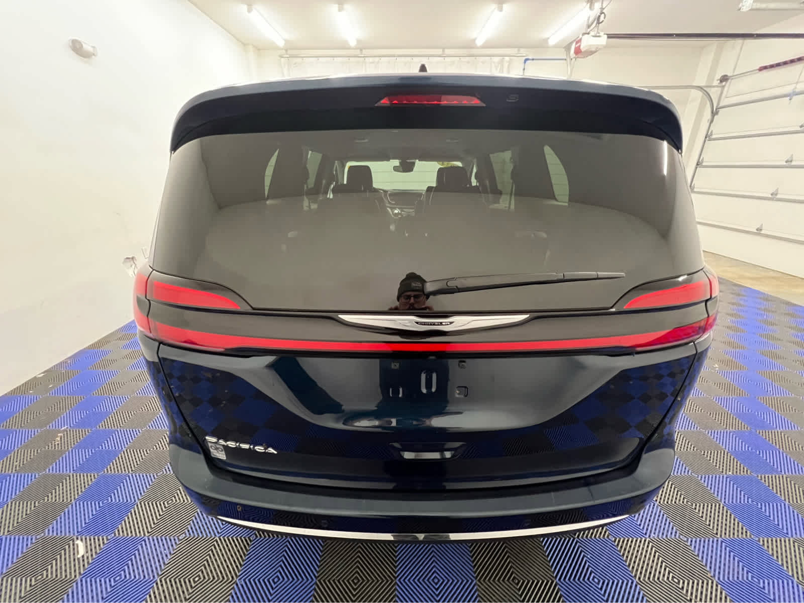 Used 2024 Chrysler Pacifica Touring-L image 5