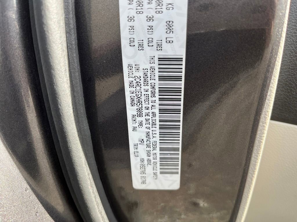 Used 2017 Chrysler Pacifica Touring-L Plus w/ Advanced Safetytec Group image 38