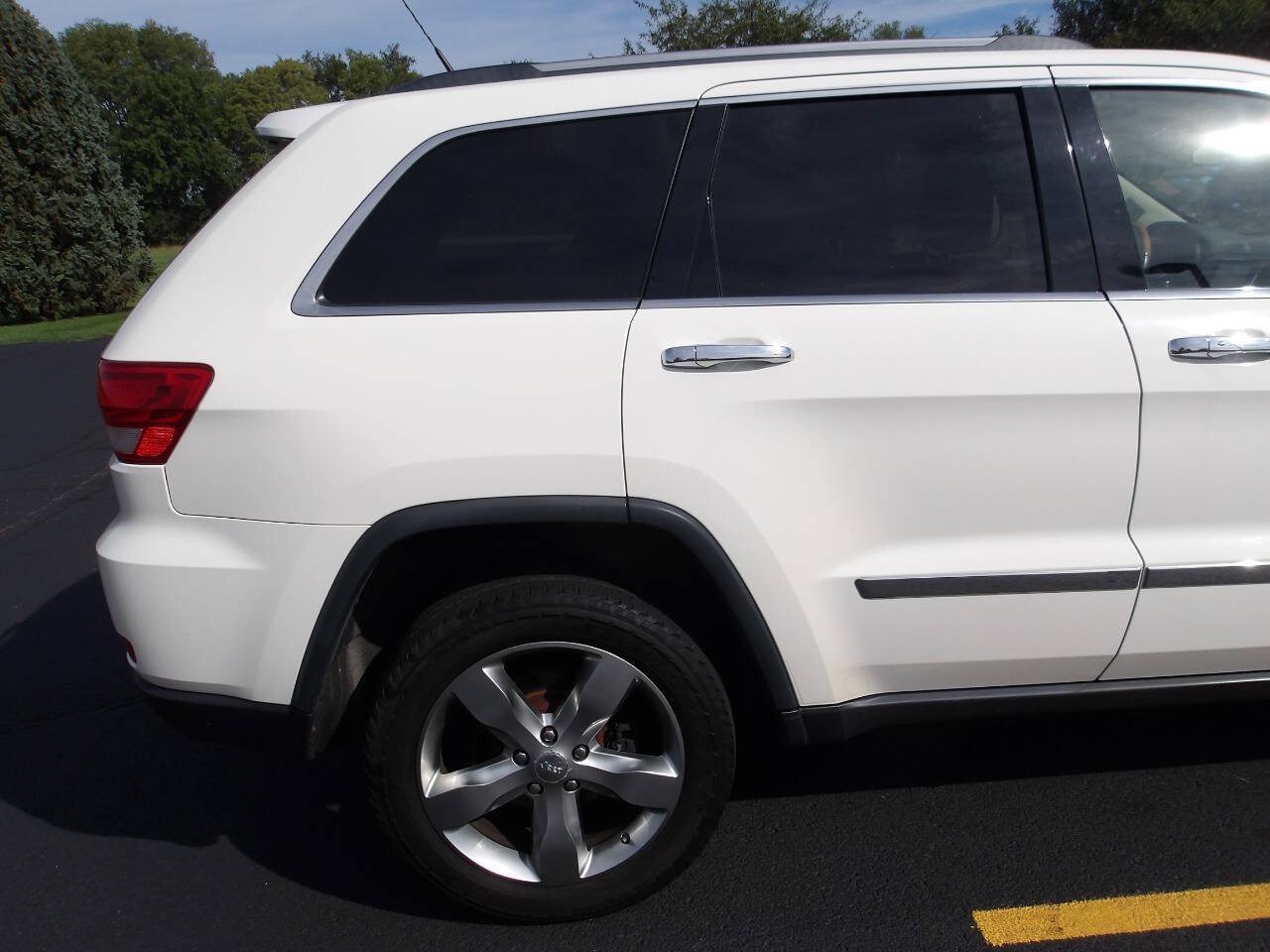 Used 2011 Jeep Grand Cherokee Overland AWD/4WD image 37
