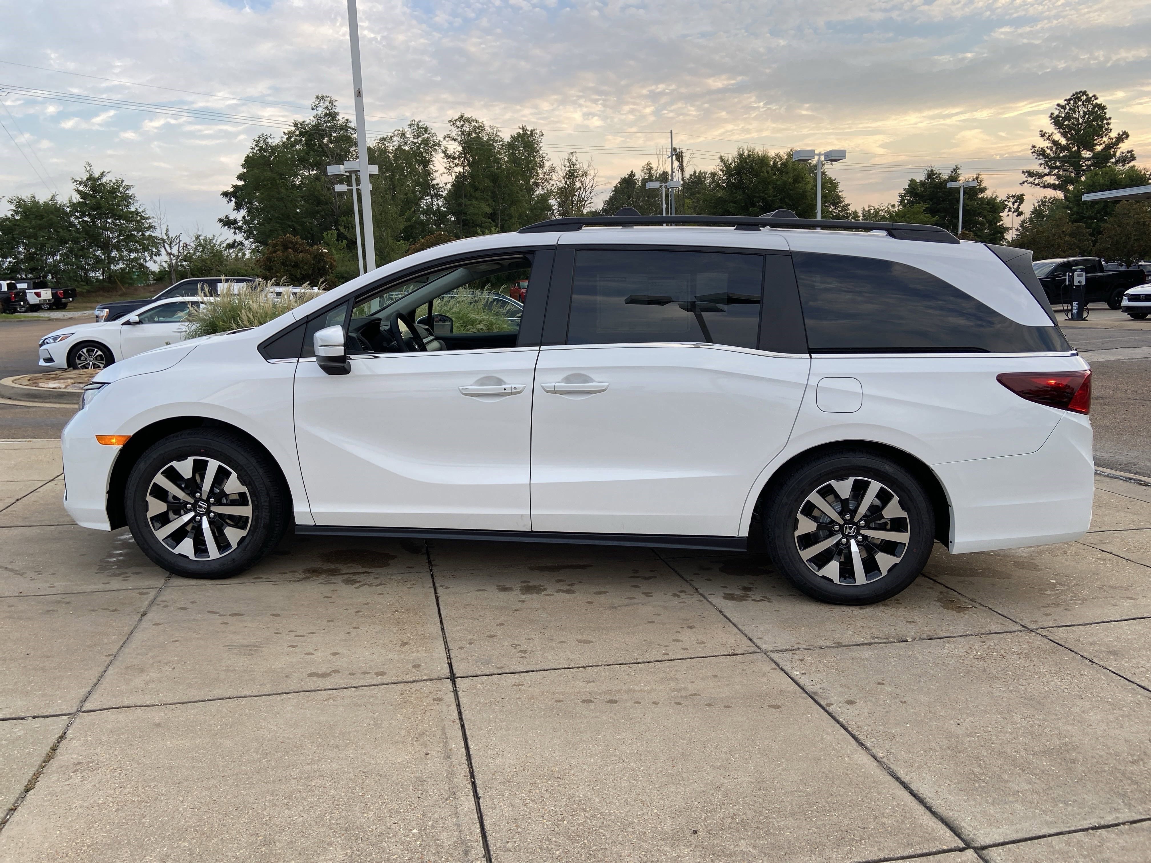 New 2026 Honda Odyssey EX-L image 6