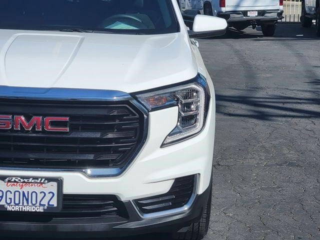 Certified 2023 GMC Terrain SLE w/ Driver Convenience Package image 3