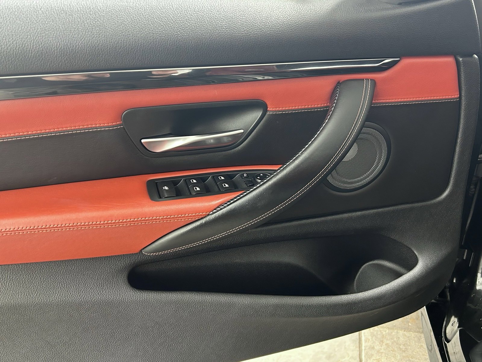 Used 2016 BMW M4 Convertible image 28