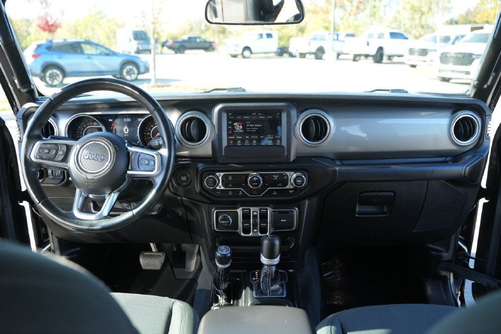 Used 2020 Jeep Gladiator Overland AWD/4WD image 24