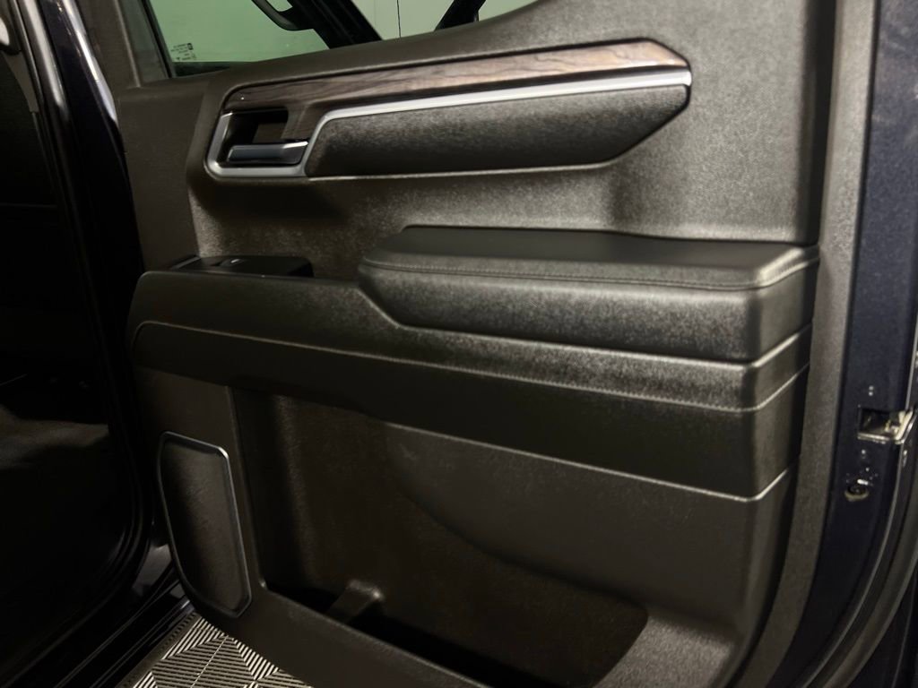 Used 2024 Chevrolet Silverado 1500 LTZ image 27