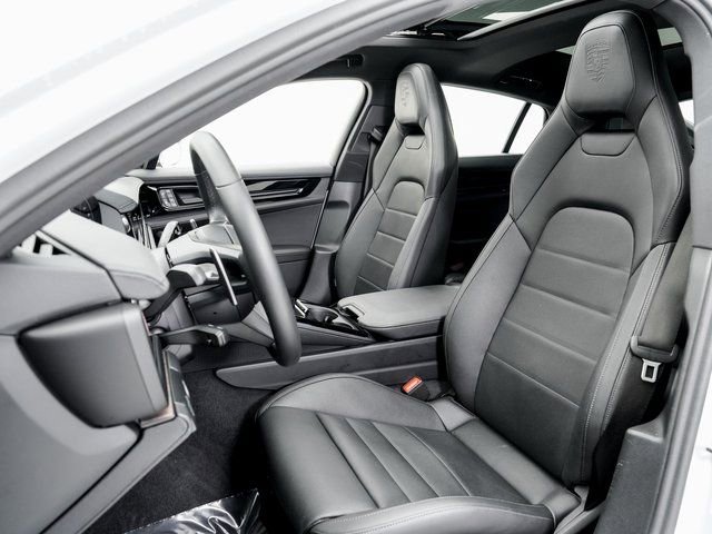 Certified 2025 Porsche Panamera 4 image 5