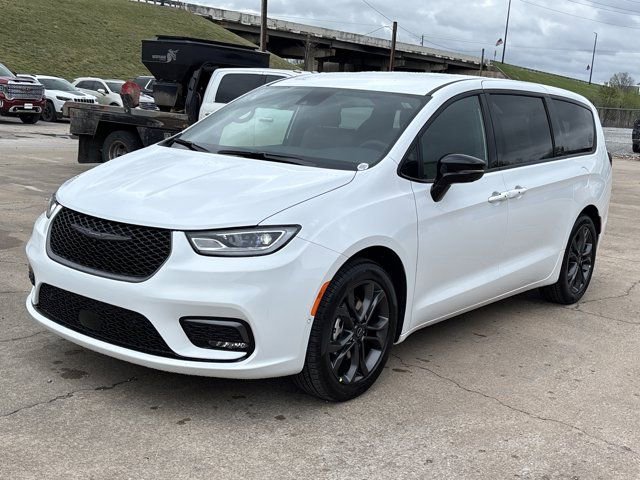 New 2026 Chrysler Pacifica Select image 11