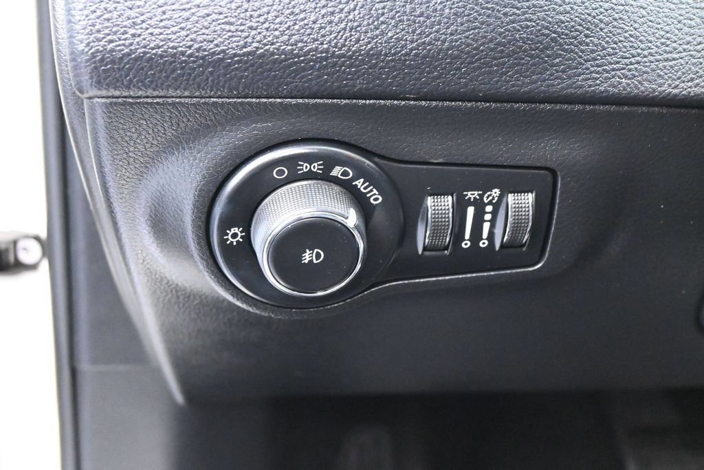 Used 2020 Jeep Compass Latitude FWD image 17