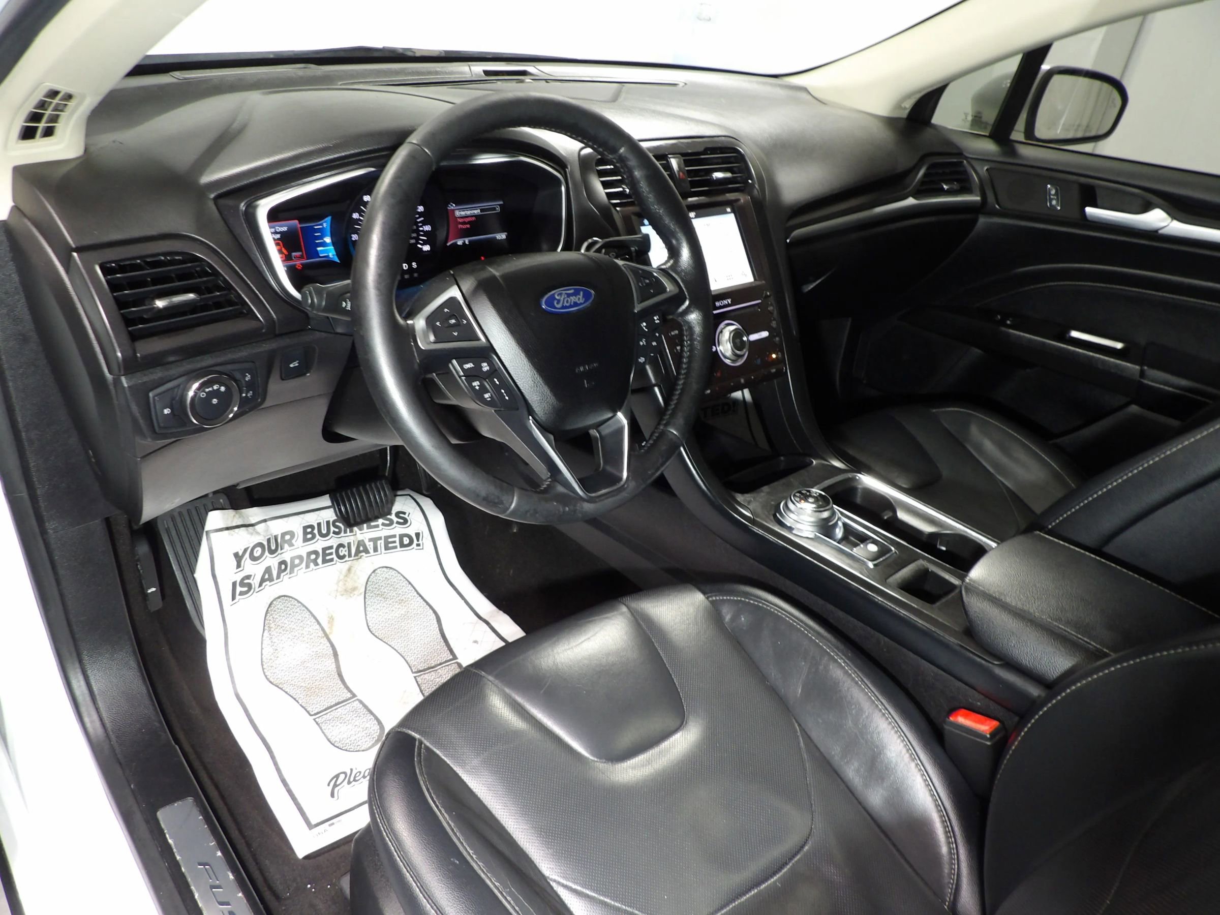 Used 2019 Ford Fusion Titanium image 11