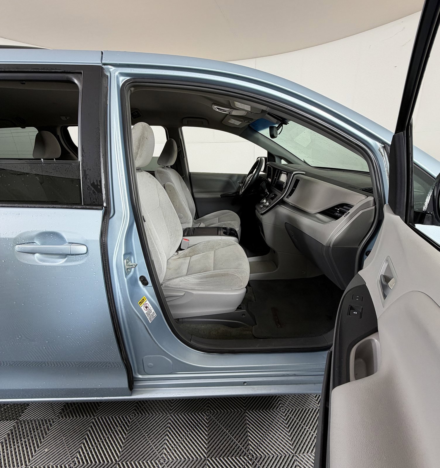 Used 2015 Toyota Sienna LE image 5