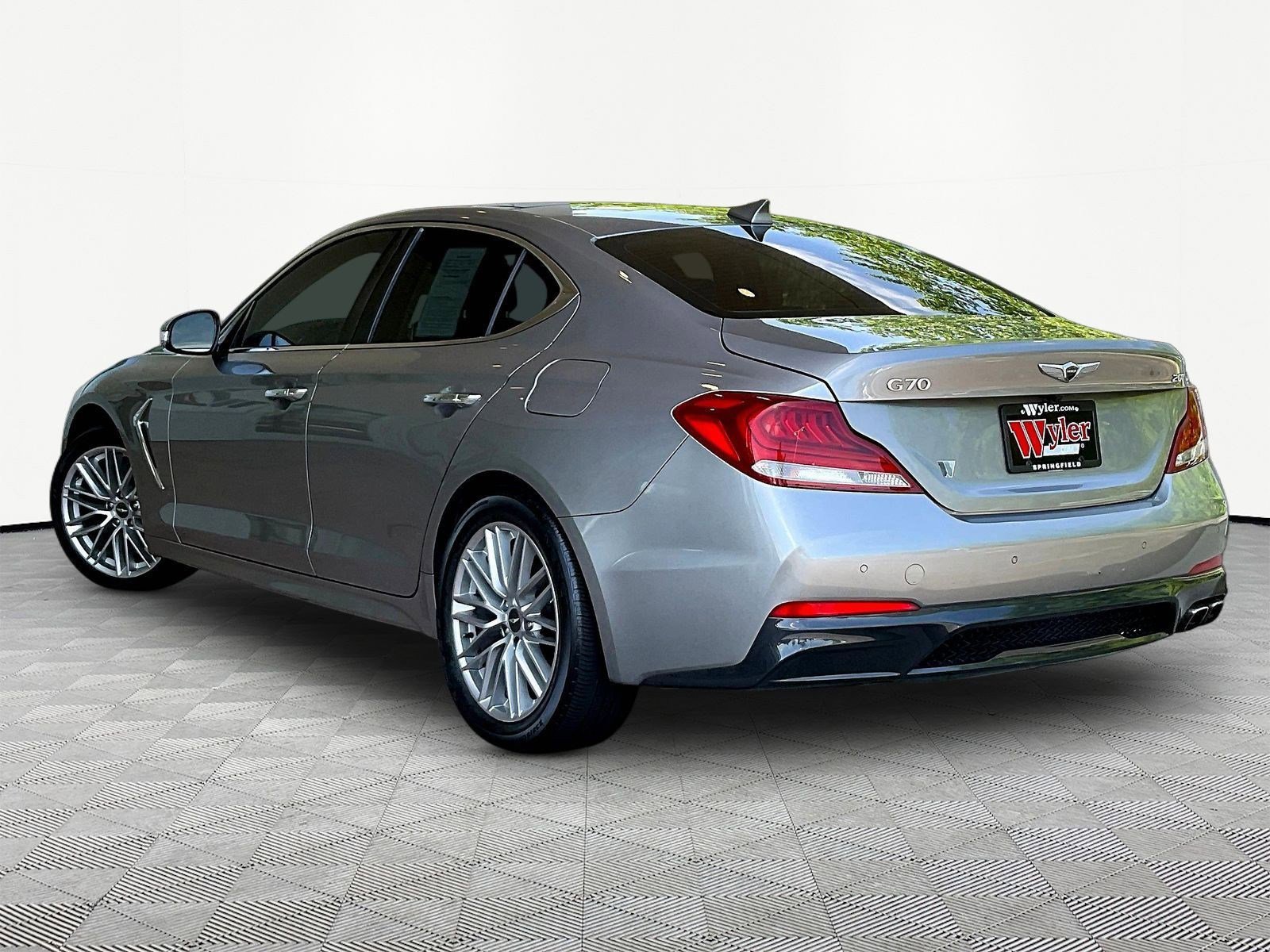 Used 2020 Genesis G70 2.0T w/ Elite Package RWD image 4