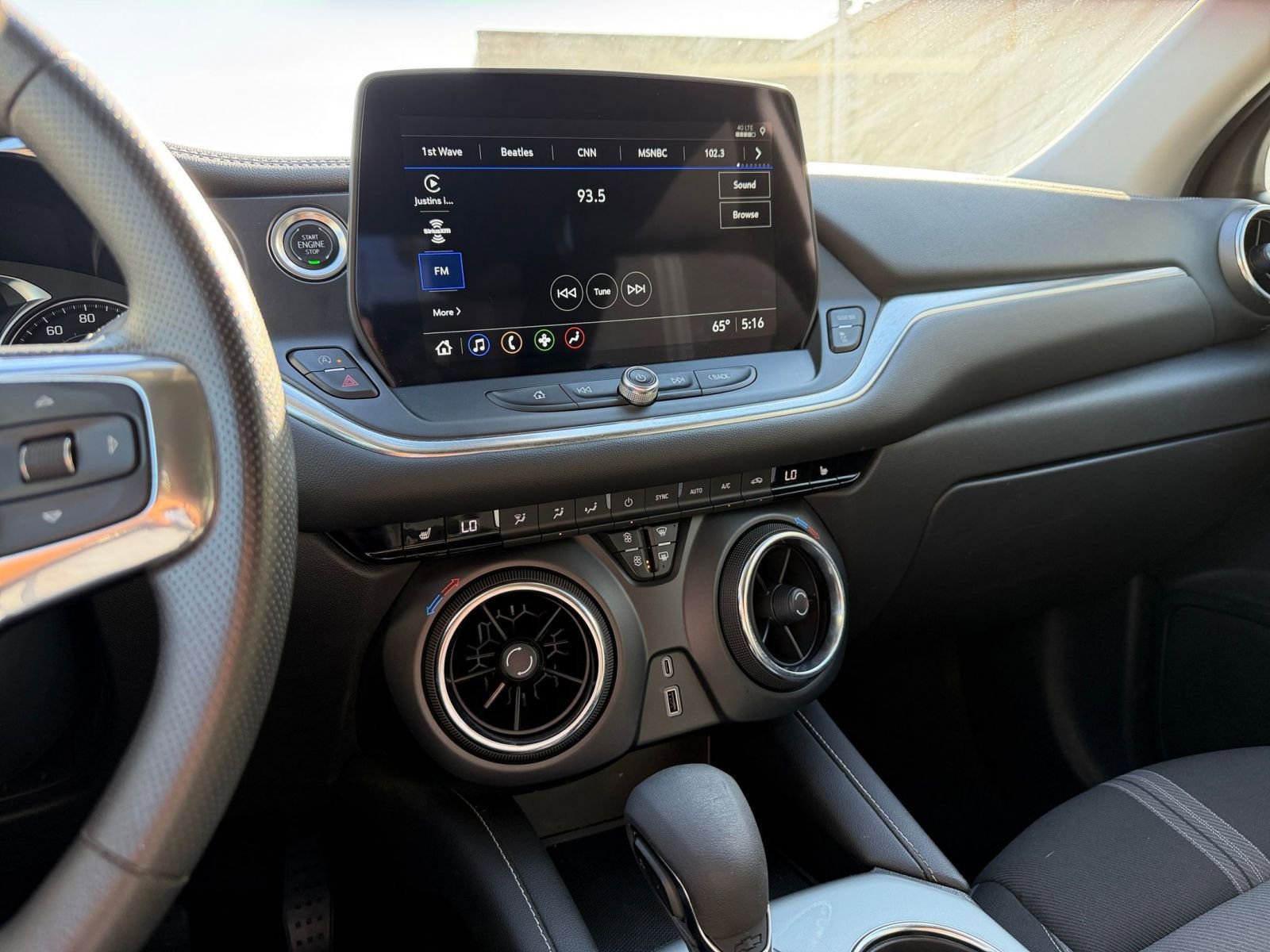 Used 2025 Chevrolet Blazer LT FWD image 17