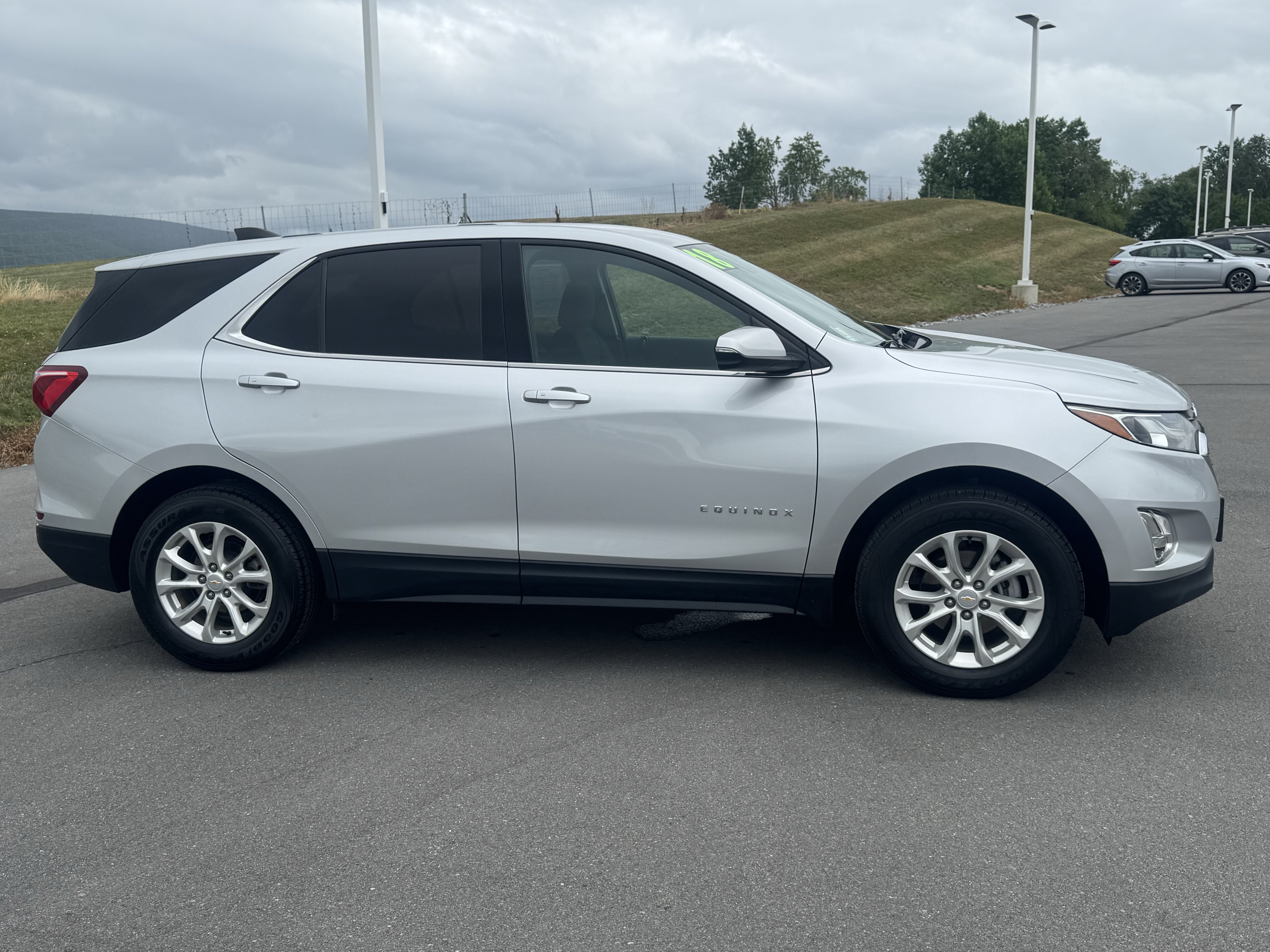 Used 2018 Chevrolet Equinox LT AWD/4WD image 2