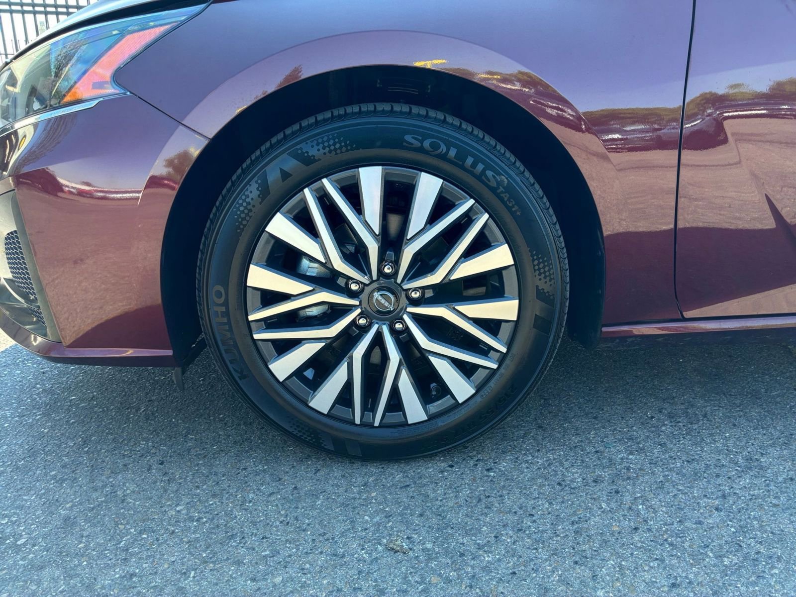 Used 2024 Nissan Altima 2.5 SV FWD image 30