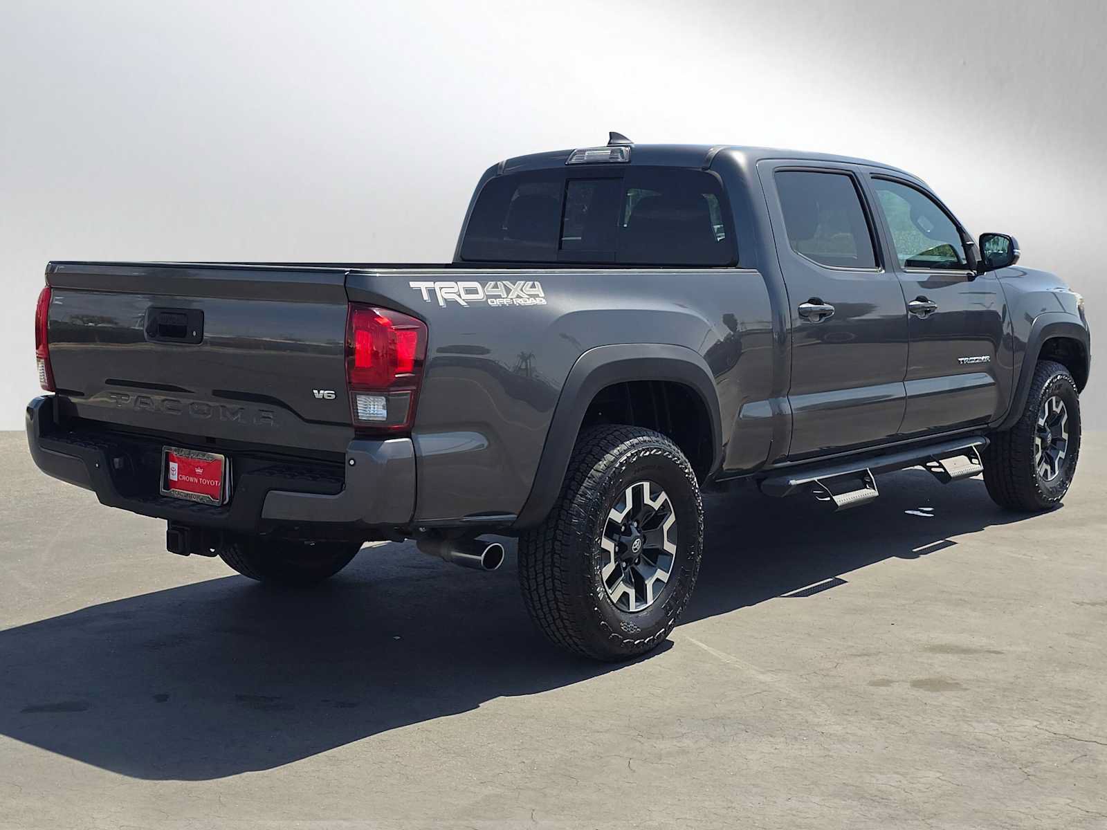 Used 2018 Toyota Tacoma TRD Off-Road w/ Technology Package AWD/4WD image 3