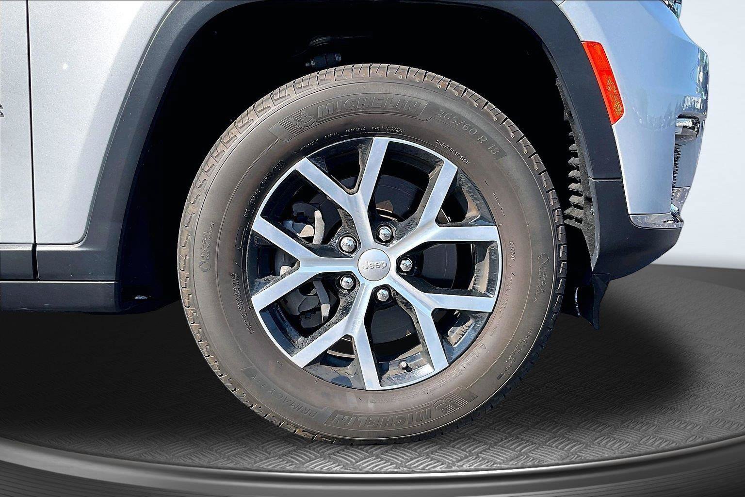 Used 2023 Jeep Grand Cherokee L Limited AWD/4WD image 10