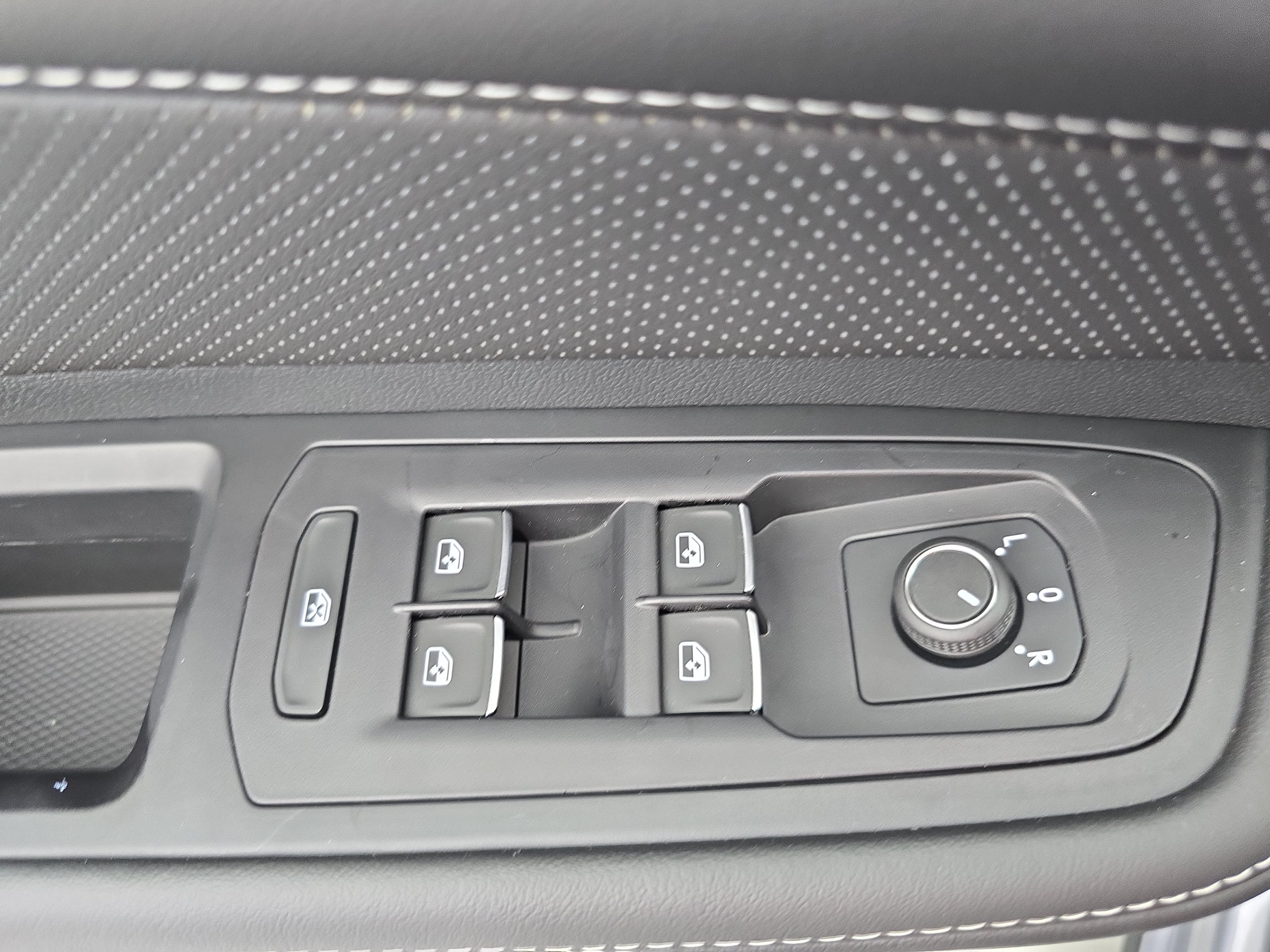 Certified 2025 Volkswagen Atlas SE AWD/4WD image 29