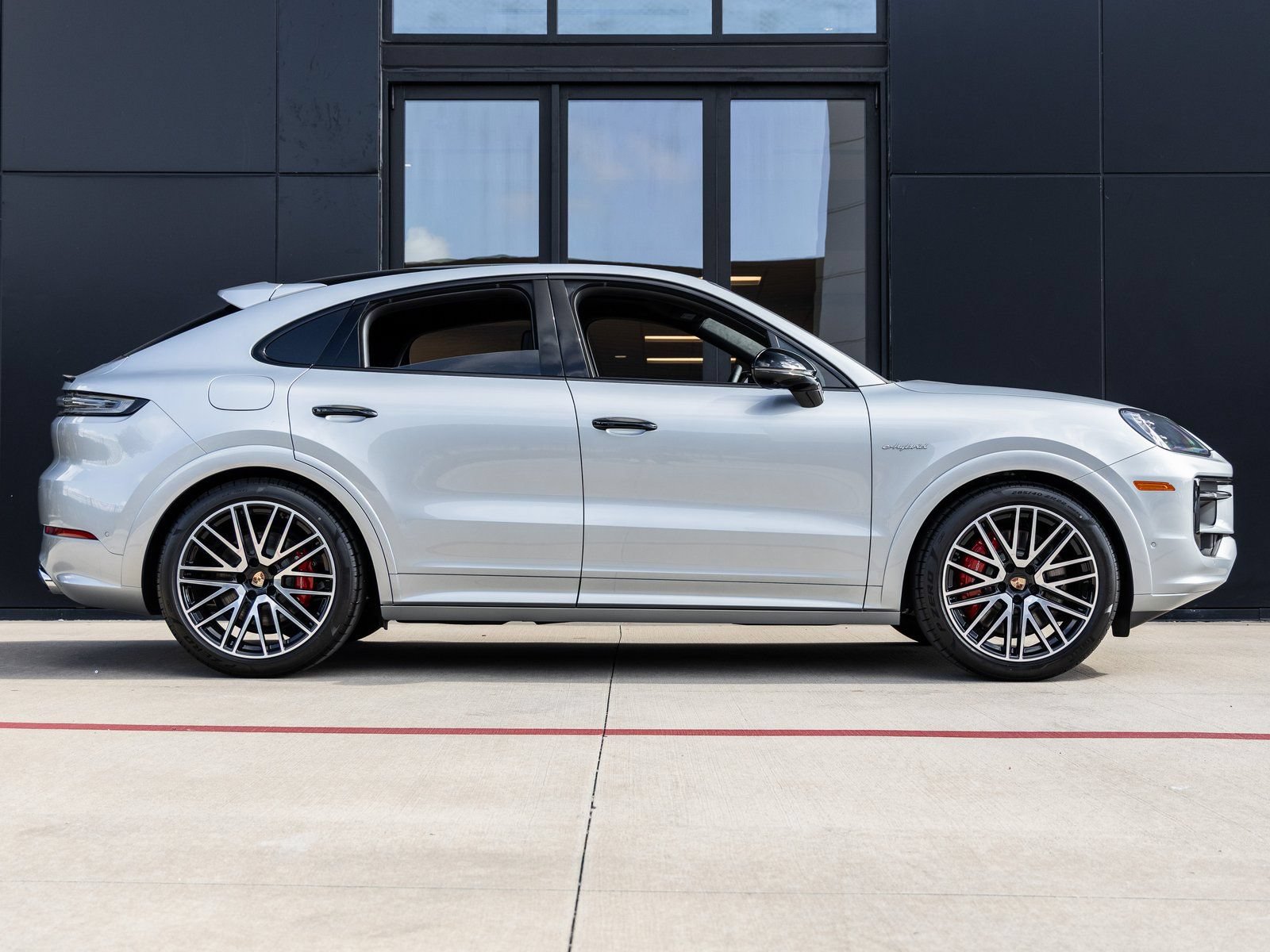 Certified 2025 Porsche Cayenne S AWD/4WD image 12