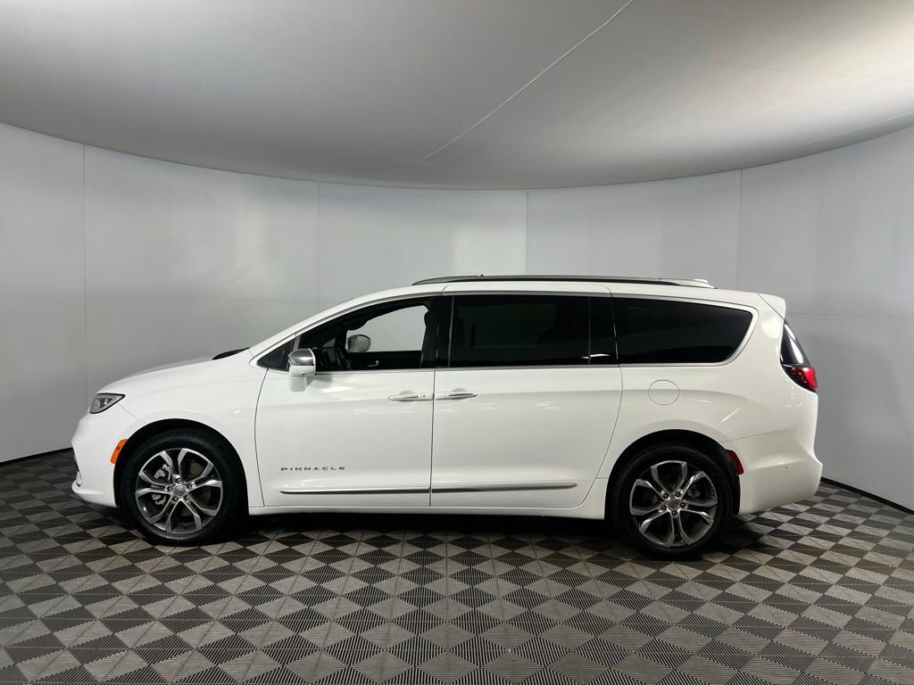 Used 2022 Chrysler Pacifica Pinnacle image 9