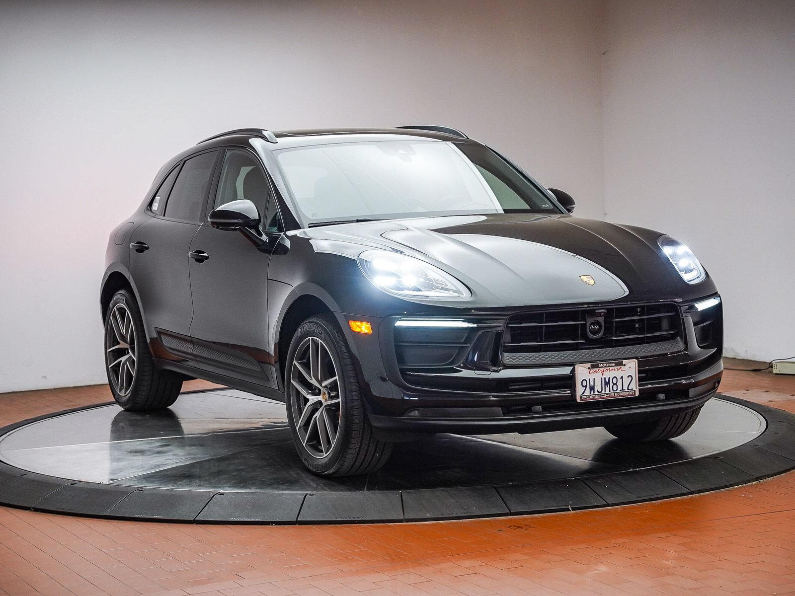 Certified 2026 Porsche Macan AWD/4WD image 7