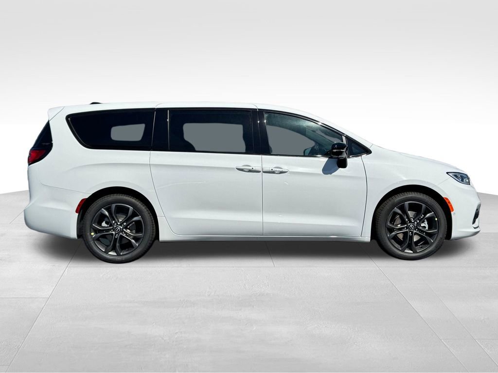 New 2026 Chrysler Pacifica Select FWD image 8