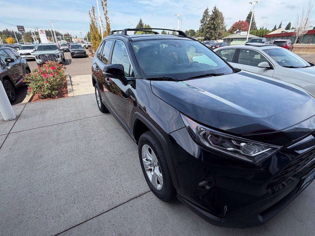 Used 2021 Toyota RAV4 XLE AWD/4WD image 8