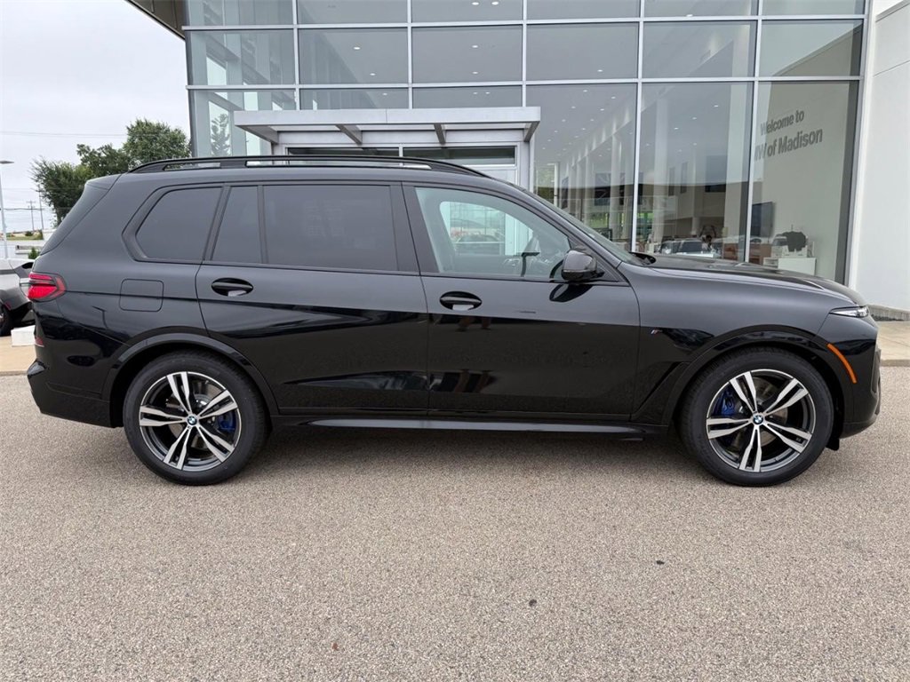 New 2026 BMW X7 M60i image 2