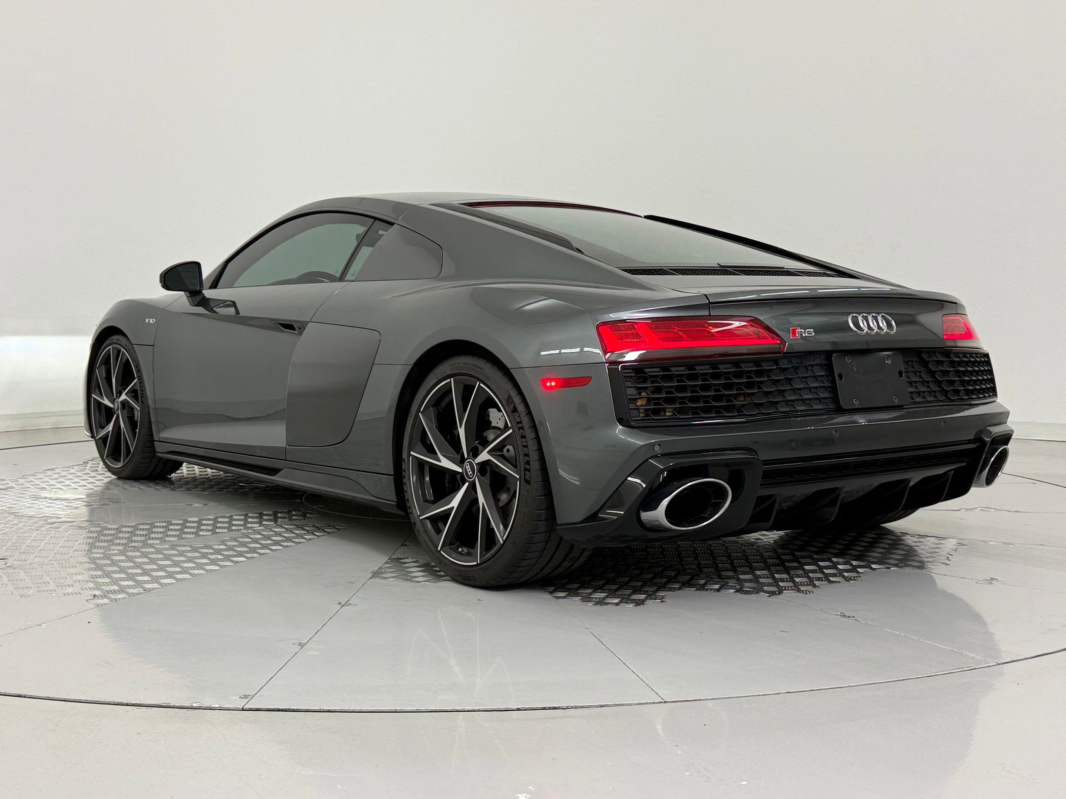 Certified 2021 Audi R8 V10 w/ Premium Package image 3