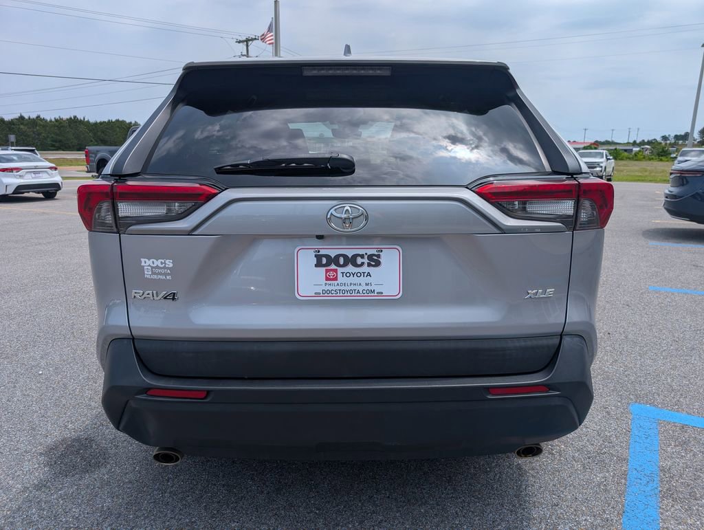 Used 2021 Toyota RAV4 XLE FWD image 4