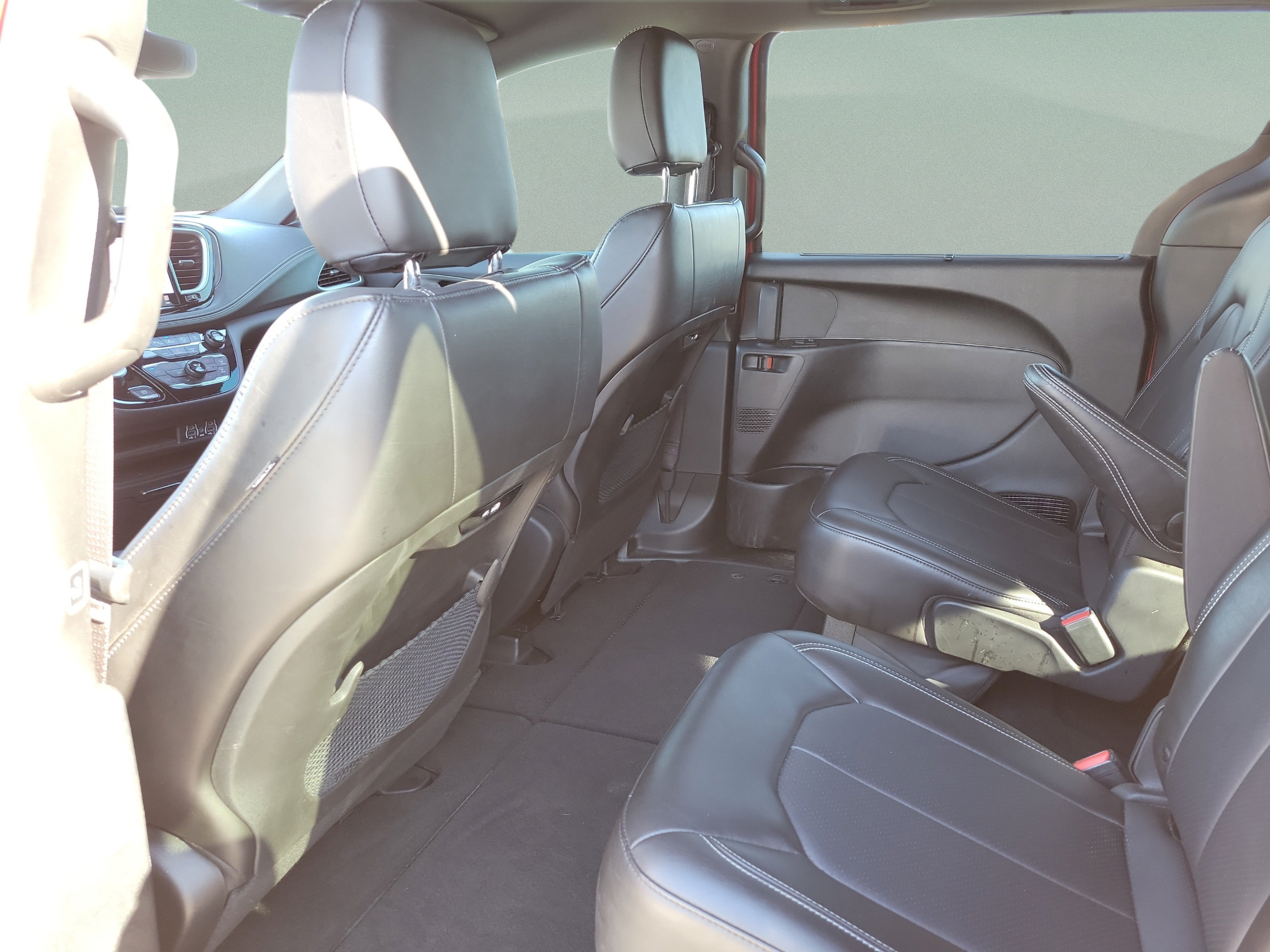 Used 2025 Chrysler Pacifica Select AWD/4WD image 5