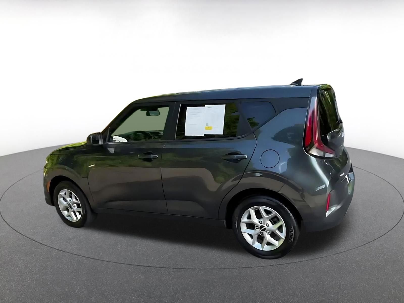 Used 2025 Kia Soul LX w/ LX Technology Package FWD image 10