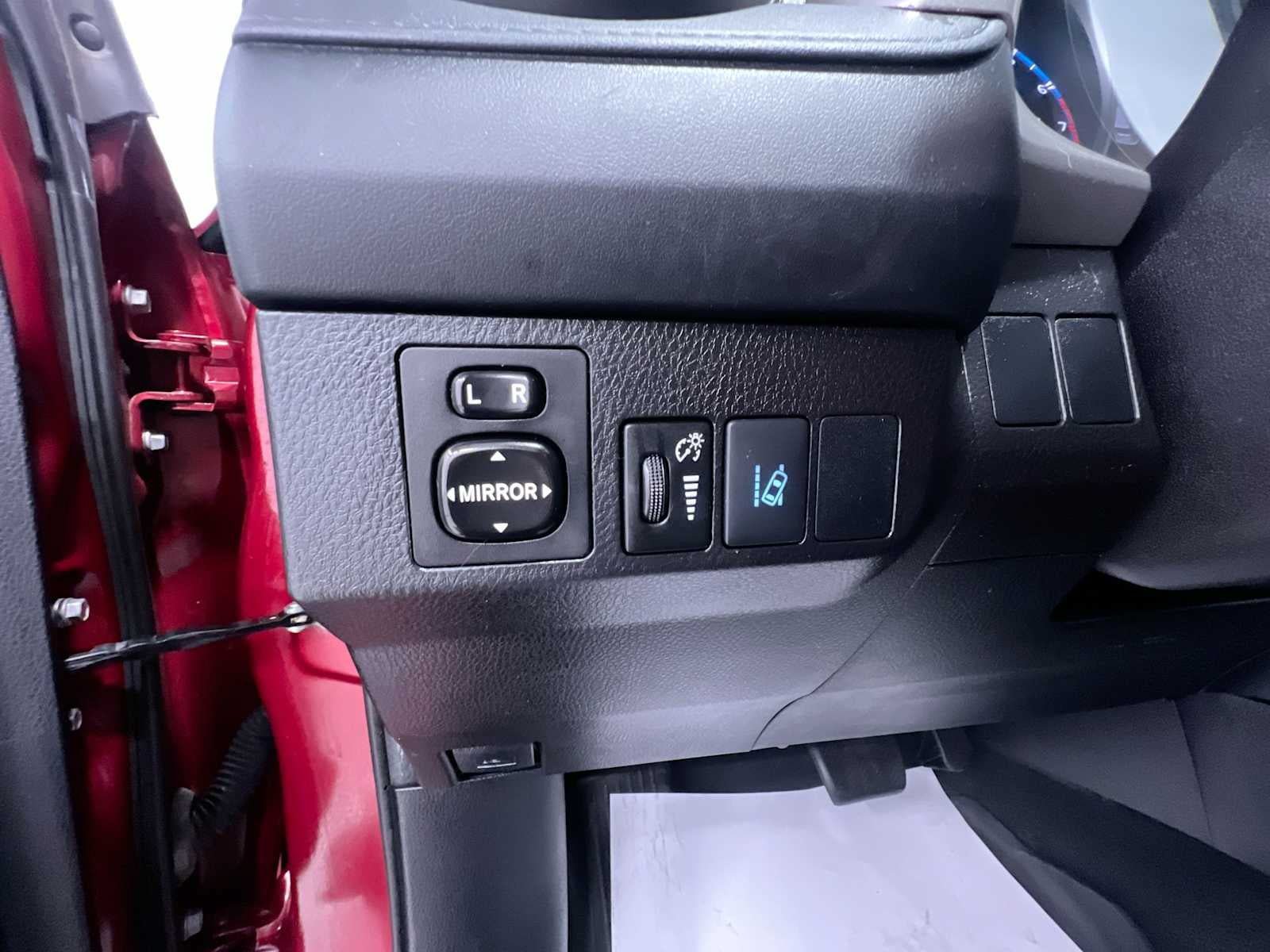 Used 2018 Toyota RAV4 LE w/ All Weather Liner Package FWD image 16