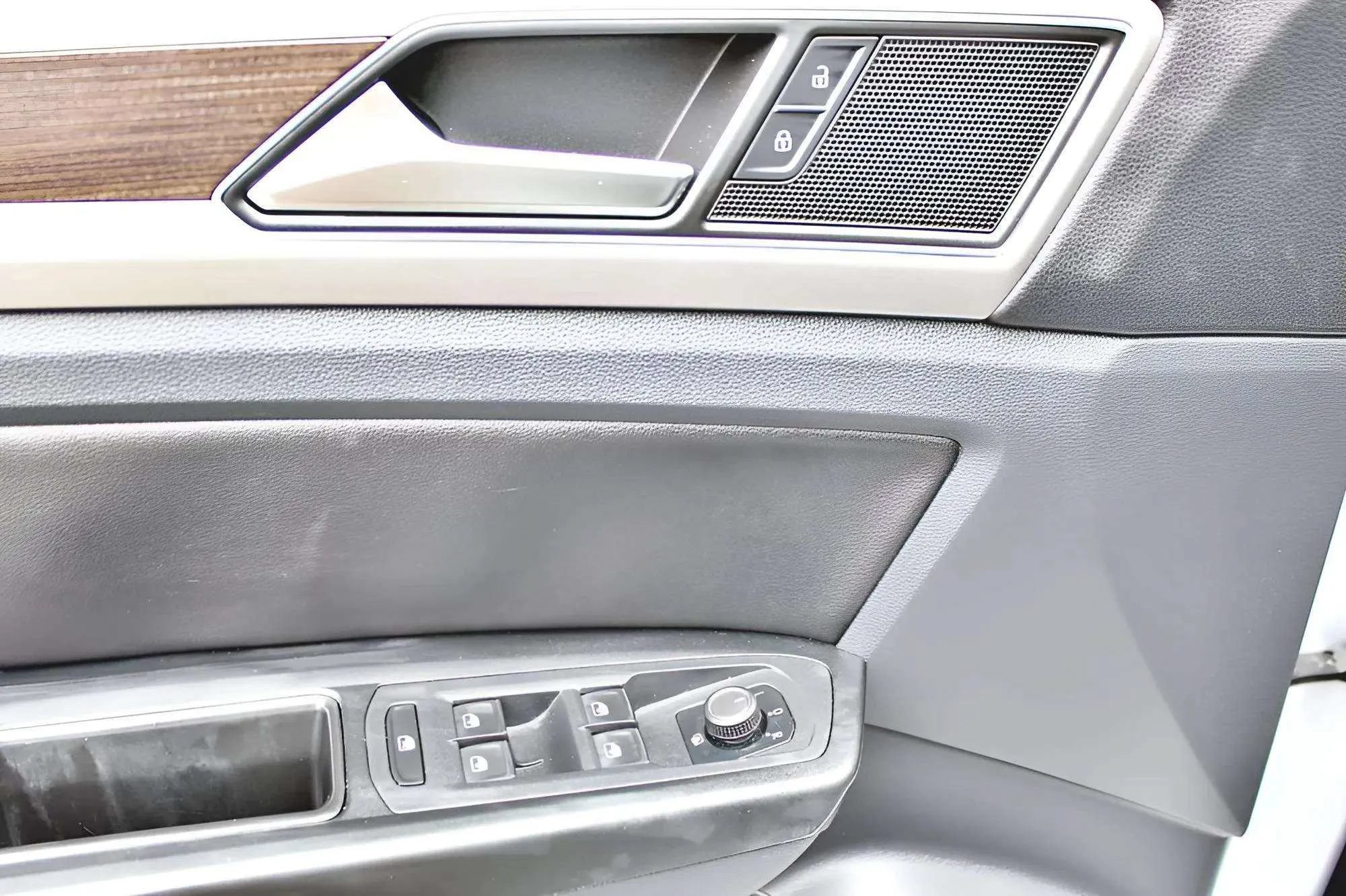 Used 2019 Volkswagen Atlas SEL FWD image 10