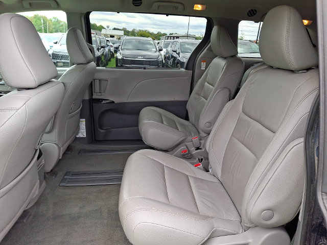 Used 2019 Toyota Sienna XLE w/ Protection Package FWD image 10