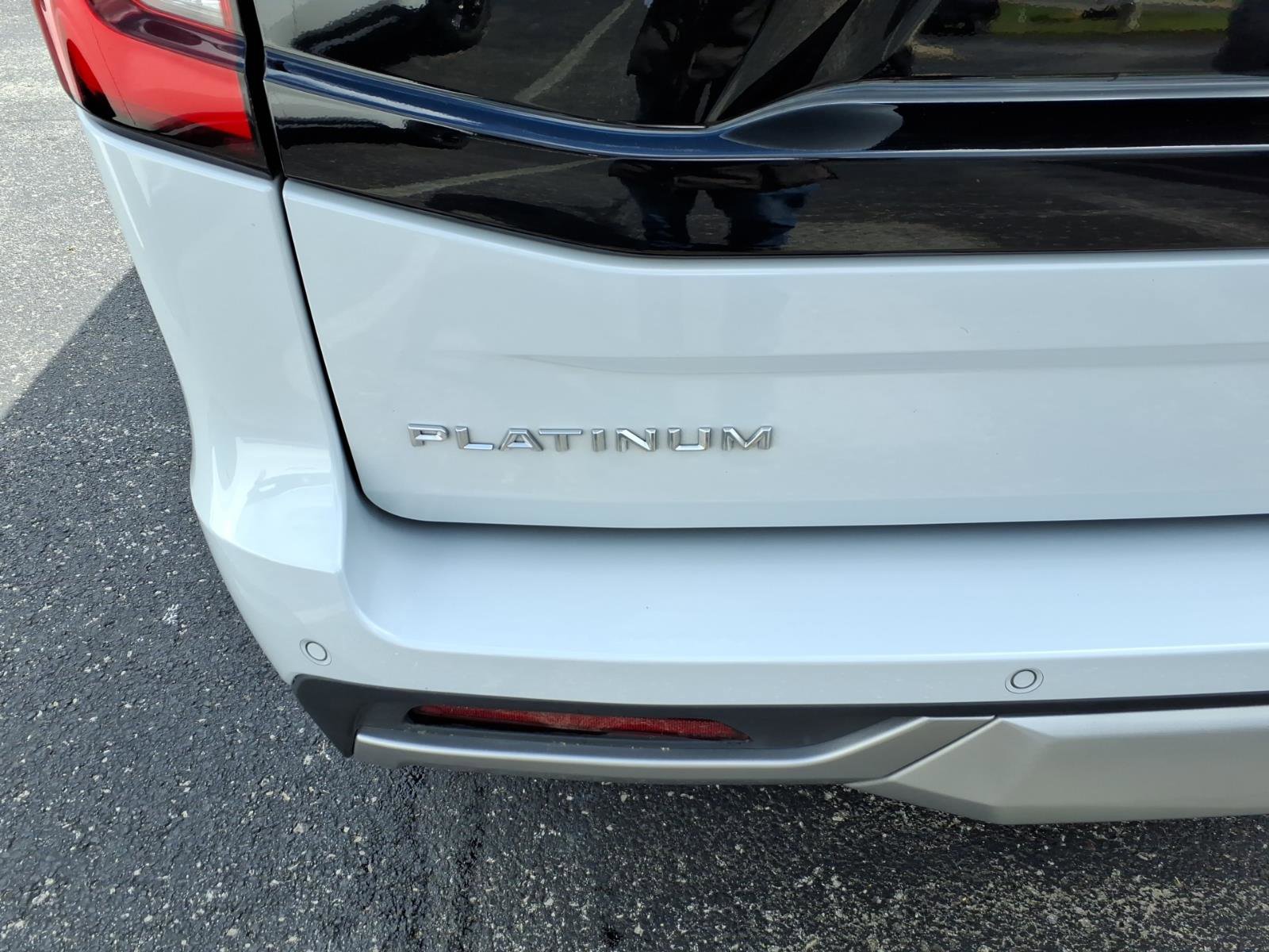 Used 2025 Ford Expedition Platinum AWD/4WD image 5