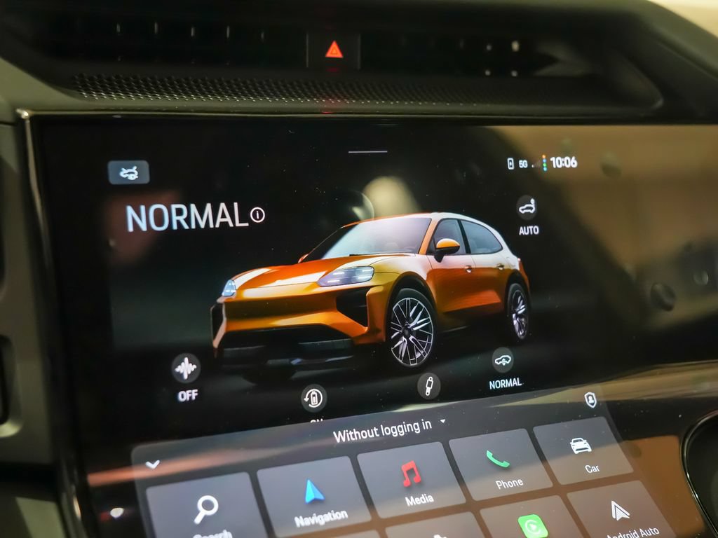New 2026 Porsche Cayenne Turbo Electric AWD/4WD image 33