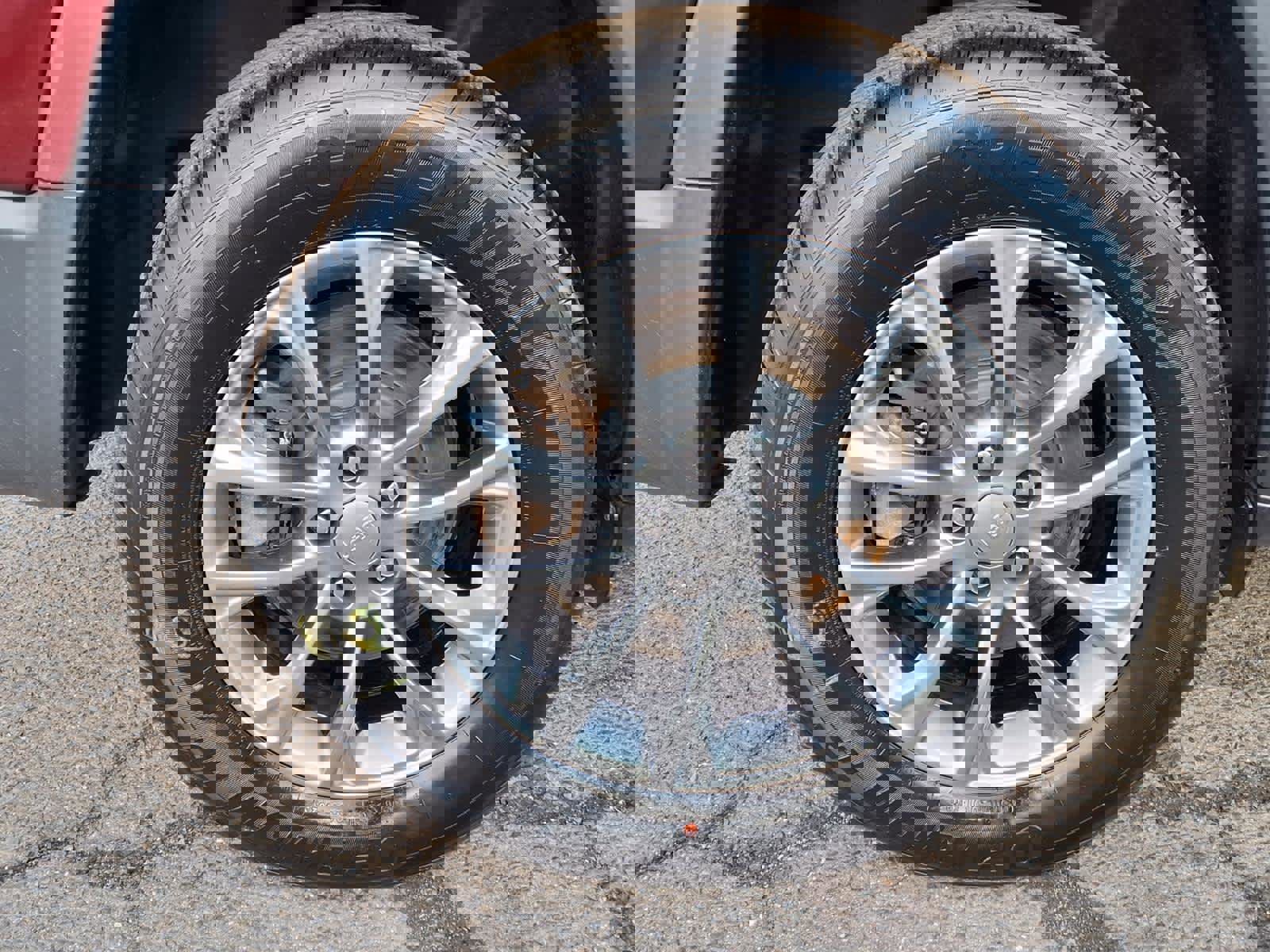 Used 2019 Jeep Cherokee Latitude Plus w/ Cold Weather Group image 9