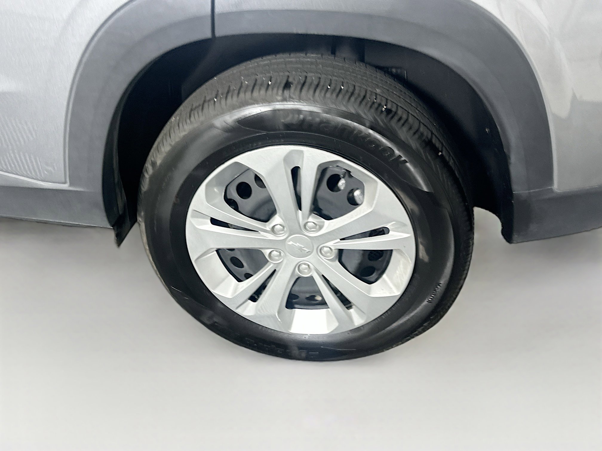 Used 2025 Chevrolet Trax LS image 11