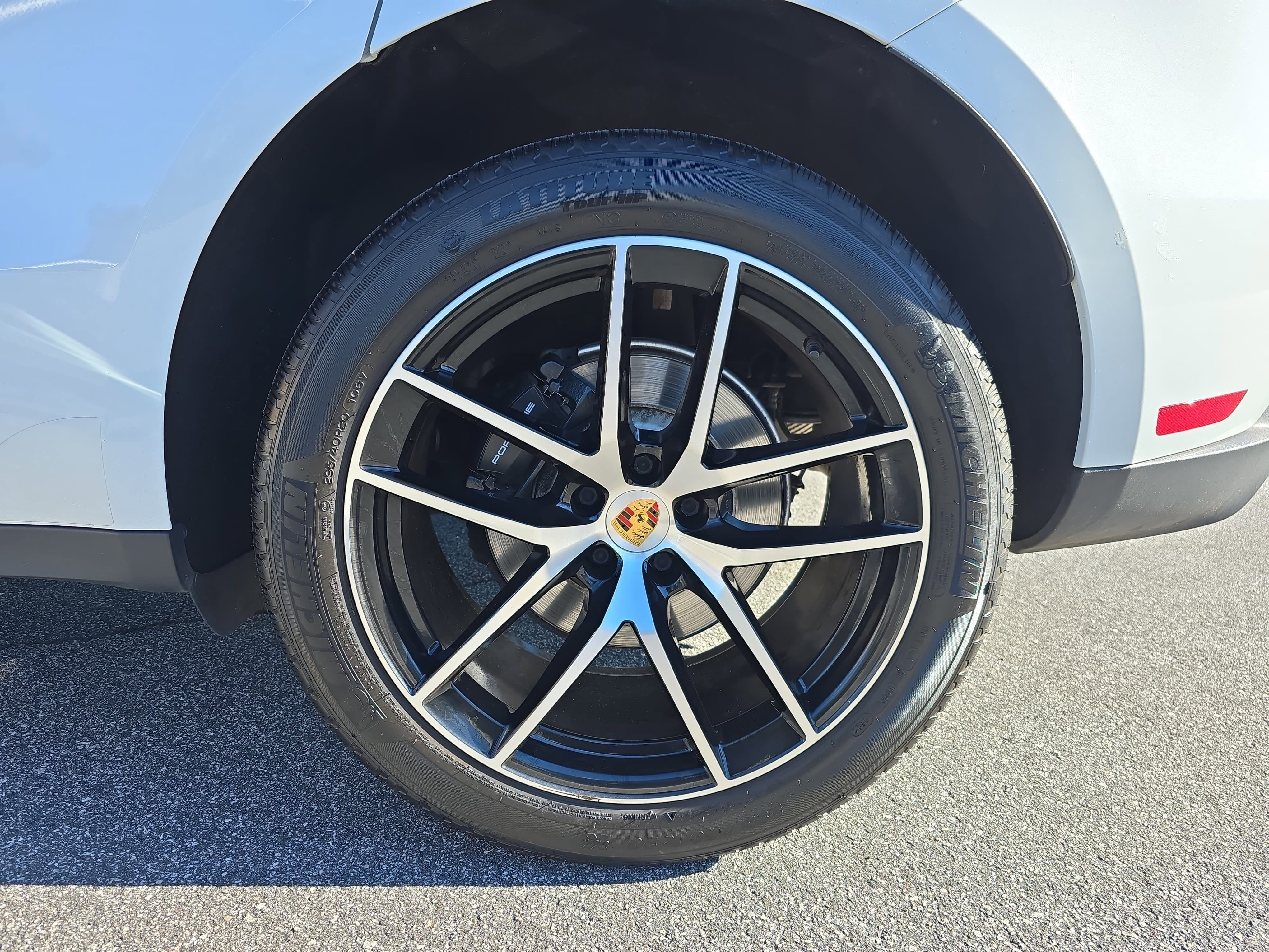 Used 2022 Porsche Macan Base image 32