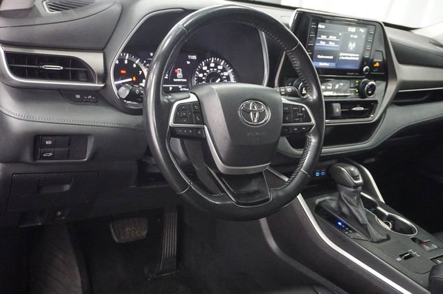 Used 2022 Toyota Highlander XLE image 5