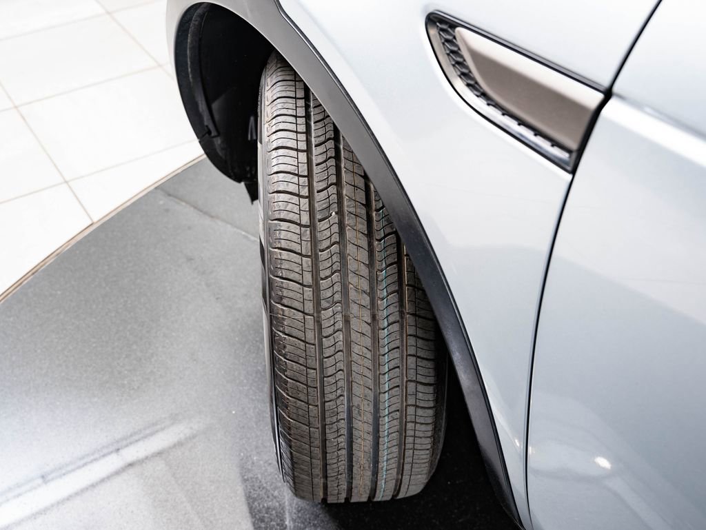 Used 2018 Land Rover Discovery Sport SE image 46