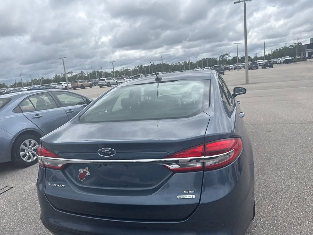 Used 2018 Ford Fusion SE w/ Fusion SE Technology Package image 5