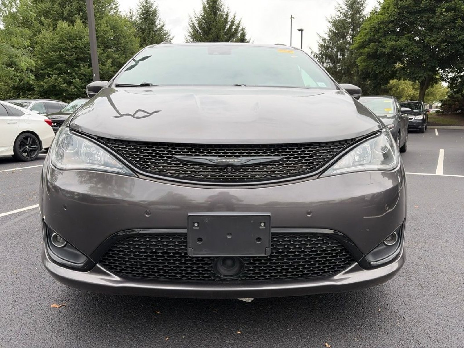 Used 2020 Chrysler Pacifica Limited w/ Advanced Safetytec Group FWD image 2