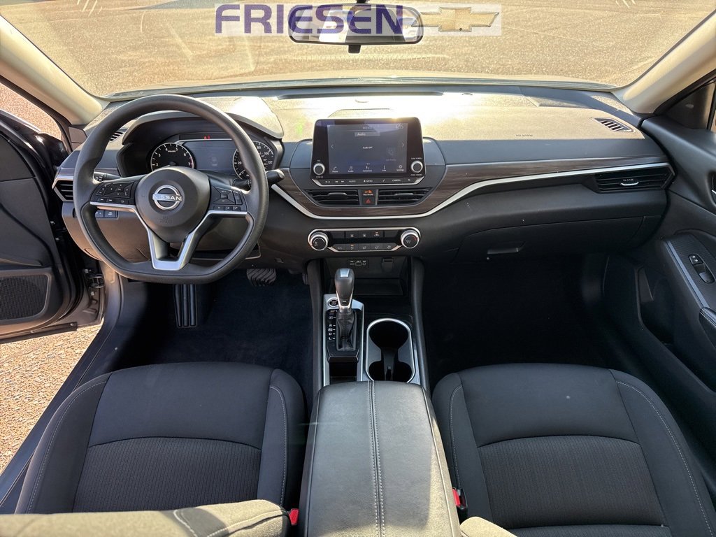 Used 2024 Nissan Altima 2.5 SV image 12